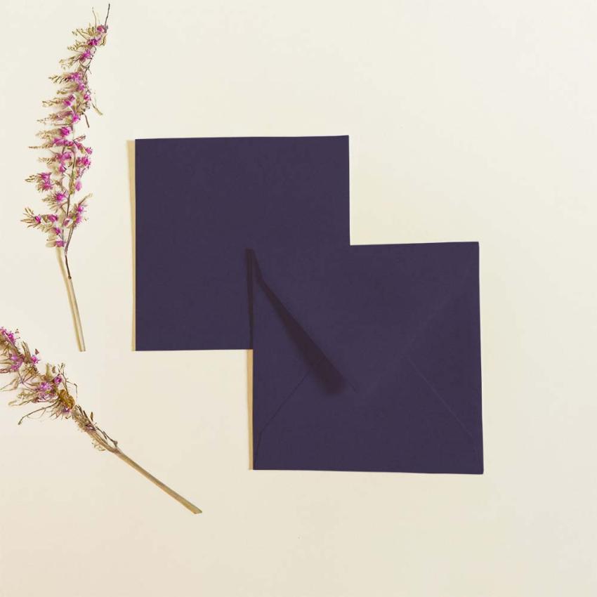 Briefumschlag 16x16cm in aubergine, 120g, ohne Fenster, Nassklebung